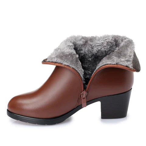 Bota Feminina em Couro Peluciada - CozyChic Bota Feminina em Couro Peluciada - CozyChic Importe Go 